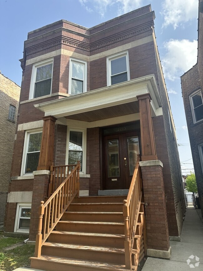 Building Photo - 2213 W Addison St Rental