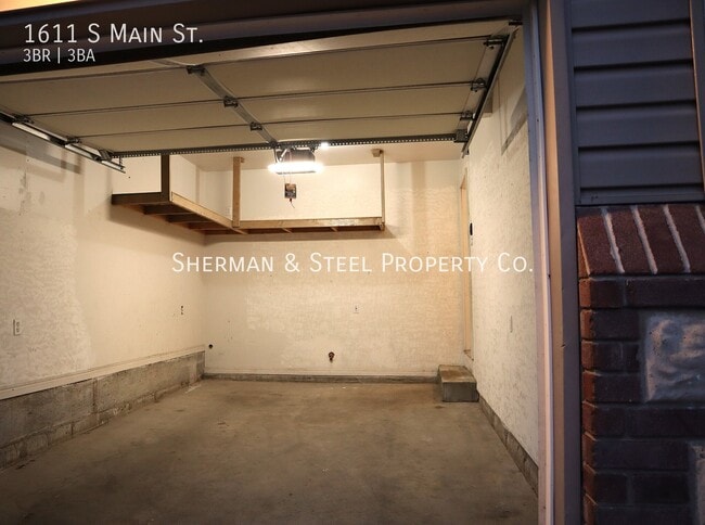 1611 S Main St