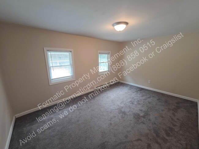 Photo - 694 W 8th St
