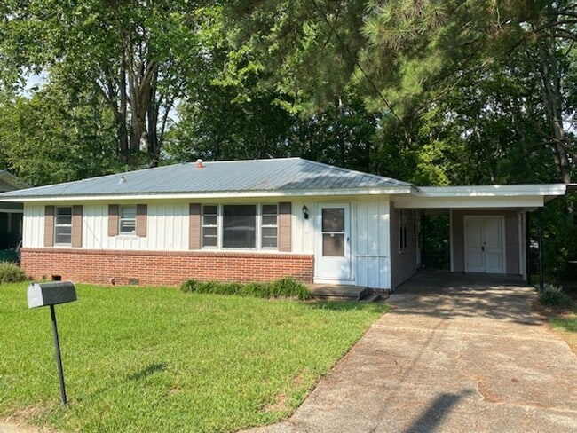 Building Photo - Renovated 3 Bedroom 1 Bath Home for Rent!