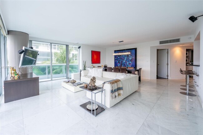 9401 Collins Ave Unidad 403