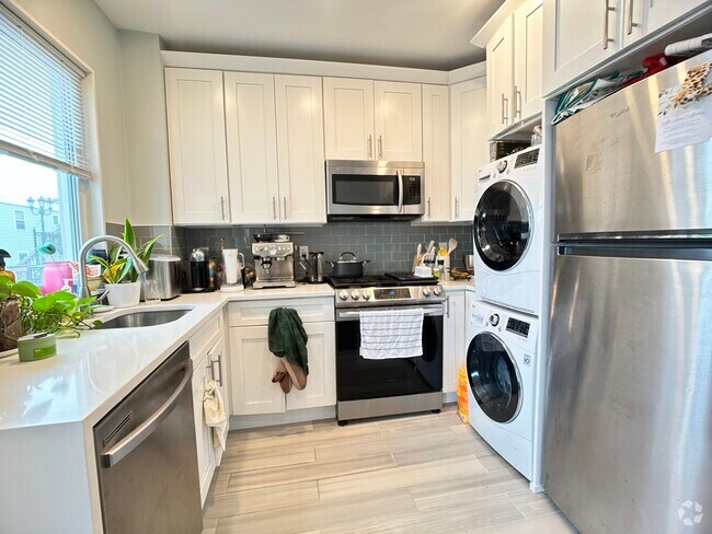 Building Photo - 12 Cottage St Unit 3 Rental