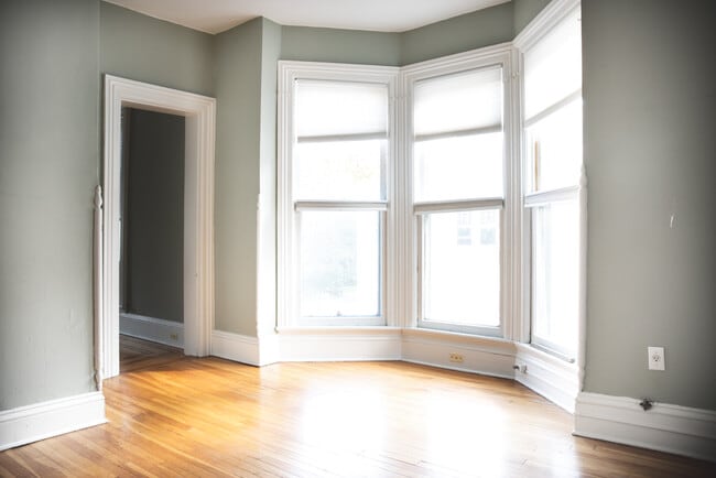 Photo - The Colonial (311-315 Woodward LLC)