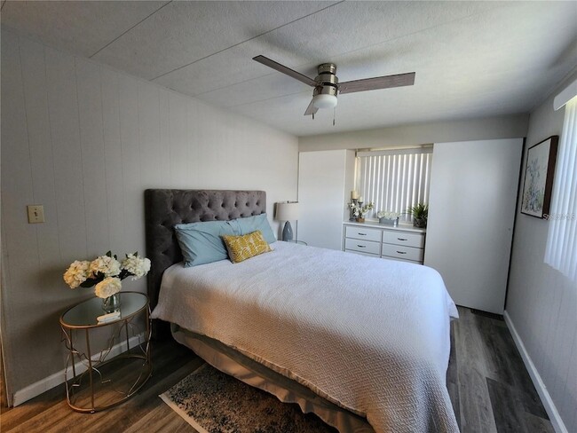 Photo - 111 49th Ave W