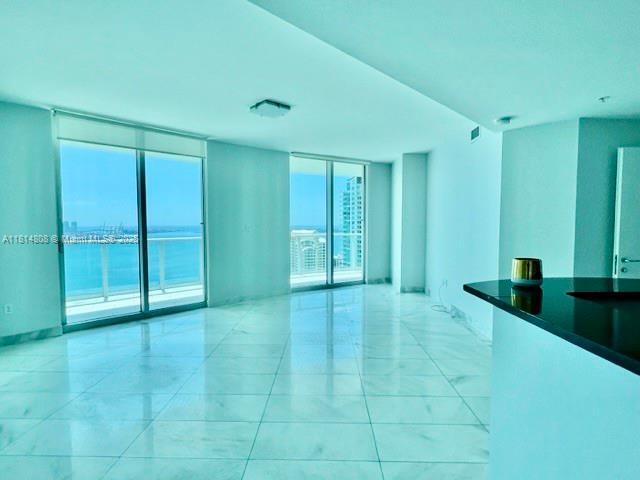 Photo - 300 S Biscayne Blvd Unidad 3110 Rental