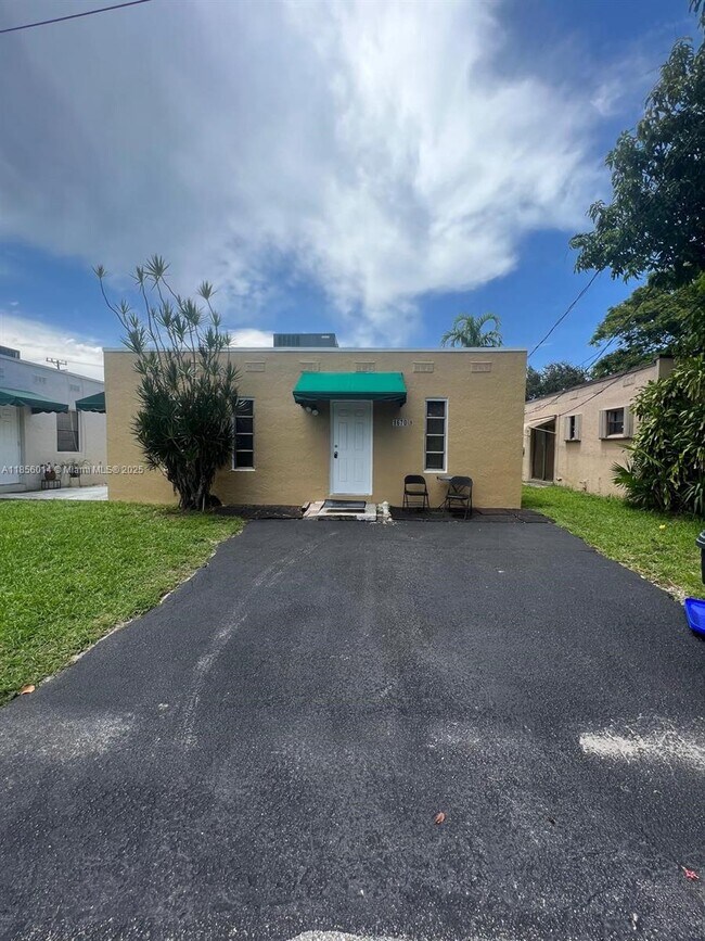 Building Photo - 1670 Harding St Unit B Rental