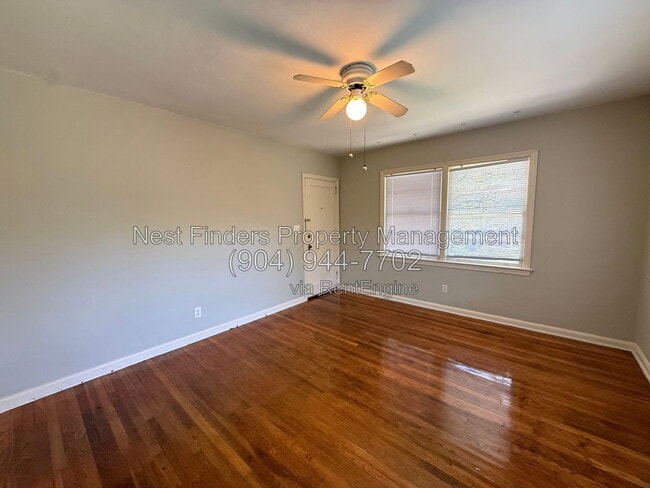Photo - 3553 Oak St