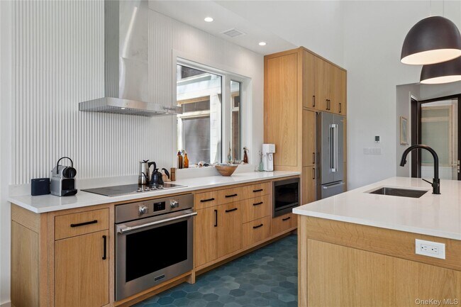 Photo - 6710 Soundview Ave