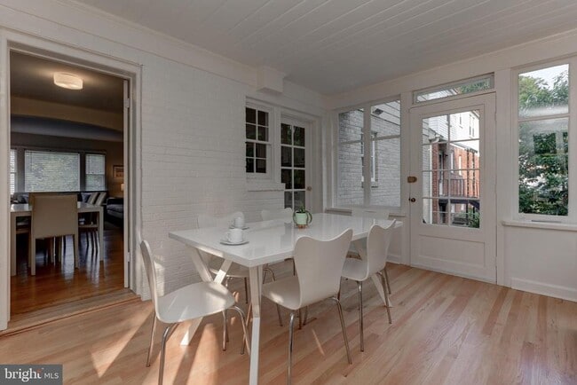 Photo - 1723 Oakcrest Dr