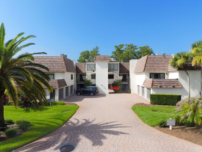 Building Photo - AVAILABLE NOW: First-floor 2 bed 2 bath condo in the heart of Bay Hill