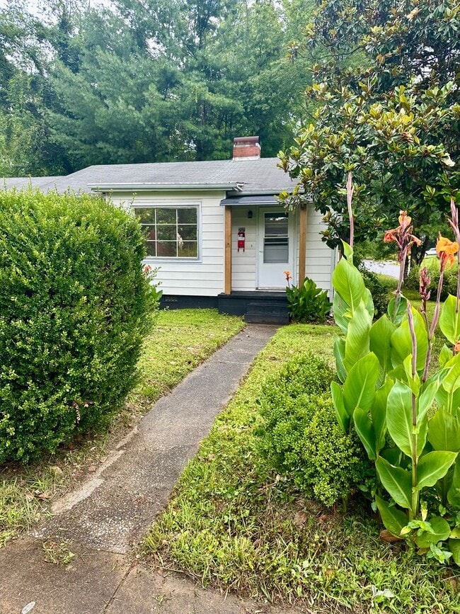 Cute 2 Bedroom, 1 Bathroom Home Minutes fr... - Cute 2 Bedroom, 1 Bathroom Home Minutes fr...