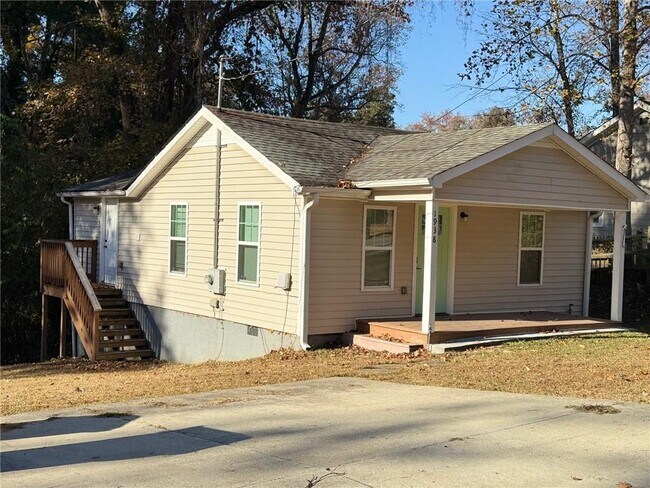 Photo - 1938 Main St NW