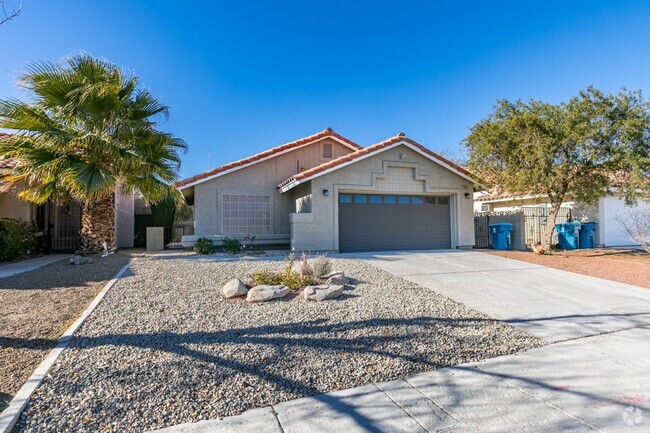 Building Photo - Stunning 2BDRM home