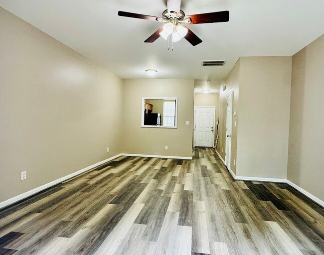 Sala de estar - 844 Horton Rd