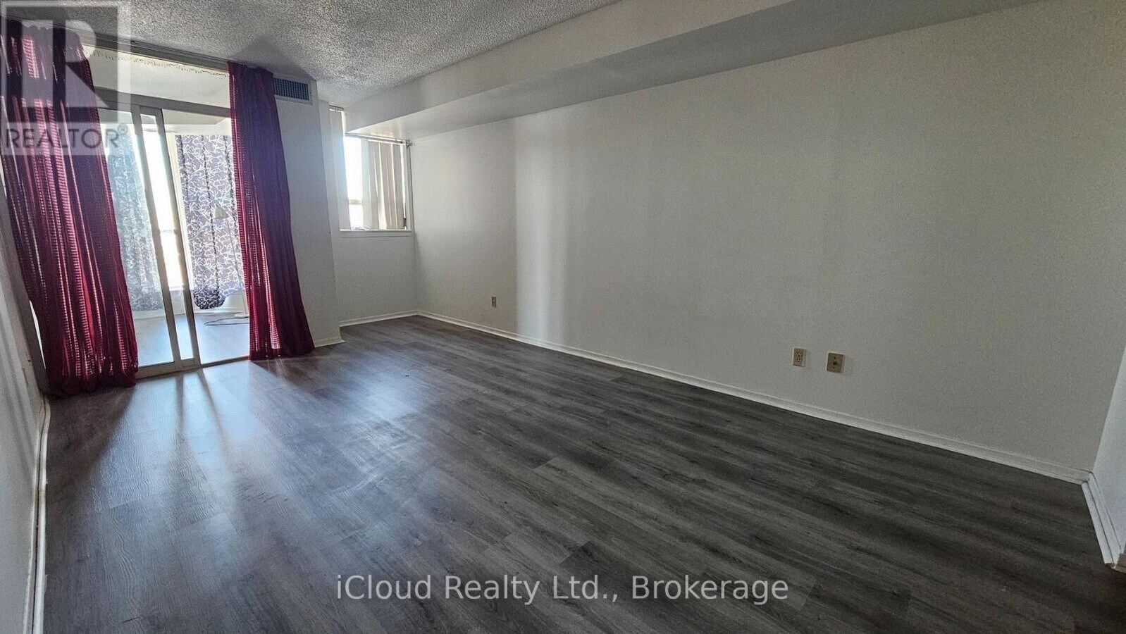 Photo - 2466 Eglinton Ave E Unité 1407