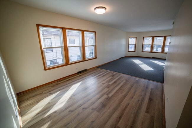 Photo - 2336 122nd St