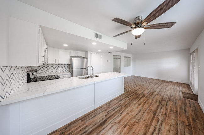 Building Photo - 18811 N 19th Ave Unit 2020 Rental