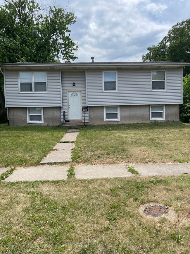 3 Bedroom 1 Bath House in East Moline - 3 Bedroom 1 Bath House in East Moline