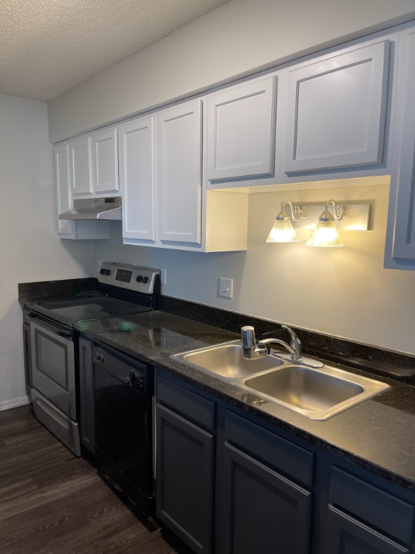 Photo - 633 S Dodge St Unit 4