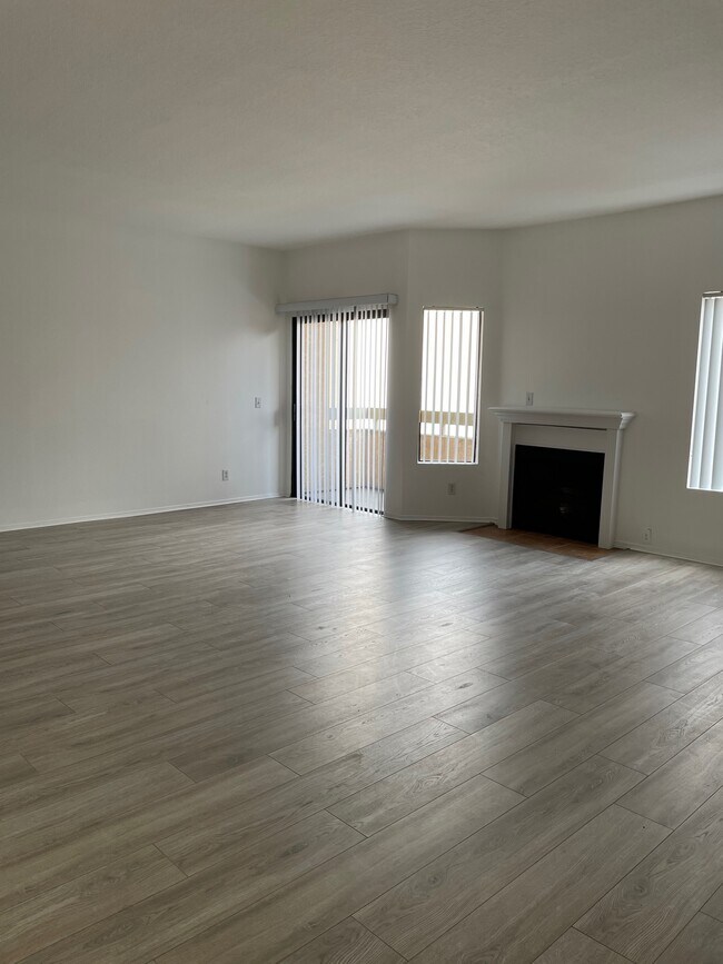 Photo - 11247 La Maida St Unit 206