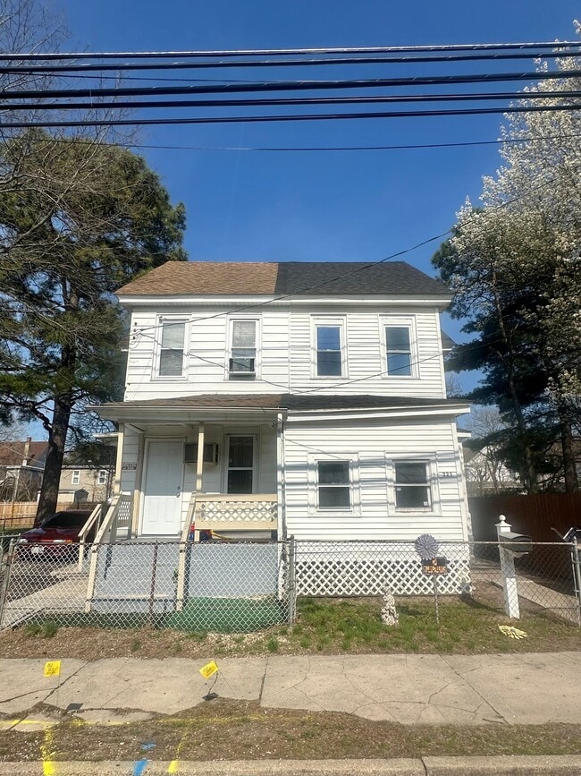 Photo - 223 S 3rd St