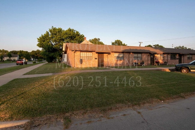 Building Photo - 2 Bedroom 1 Bath Unit 1
