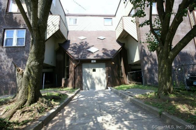 Entrance to Building - 183 Livingston Pl Unit 2