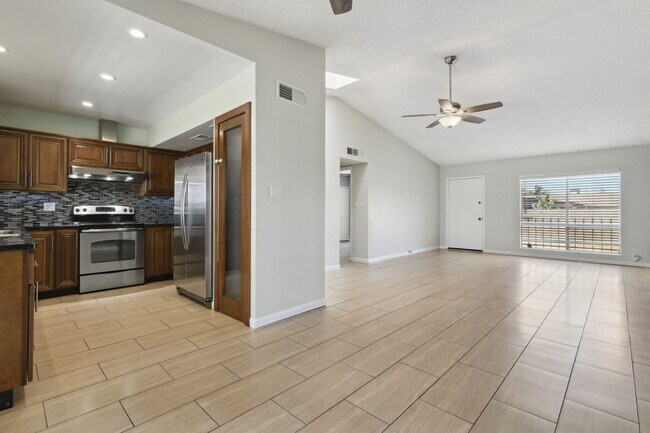 5217 W Carol Ave