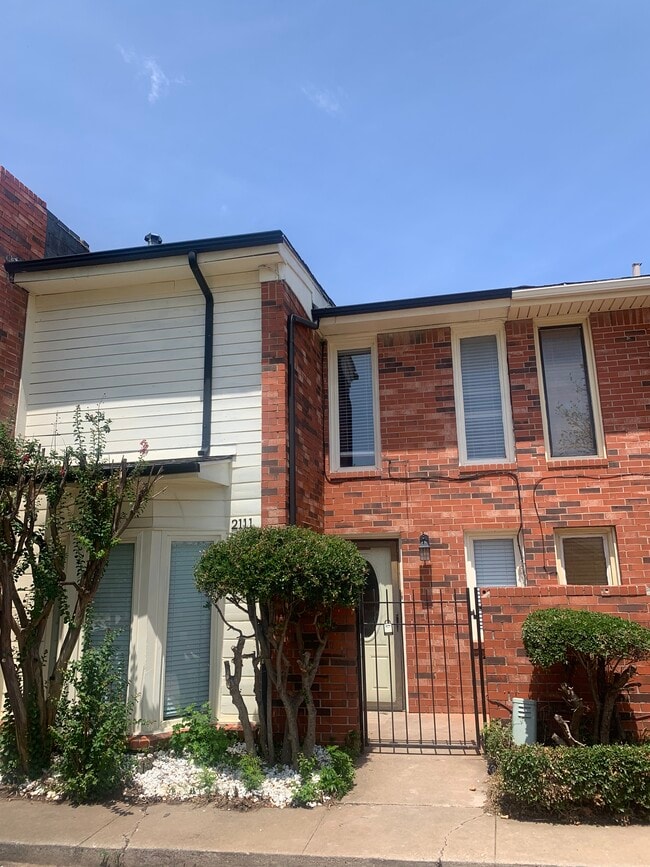 Photo - 2111 NW 117th St