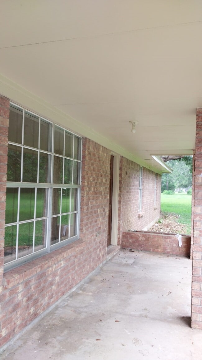 Photo - 327 Primrose Rd