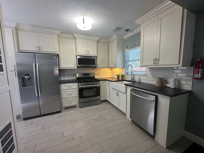 Photo - 4924 Polk St