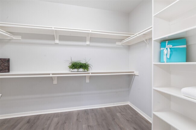 Photo - 25818 Overlake Dr