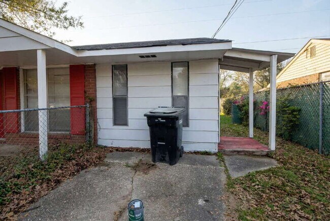 Photo - 1917 Watkins Dr