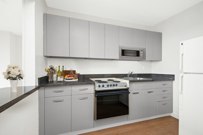 Photo - 1330 N Dearborn