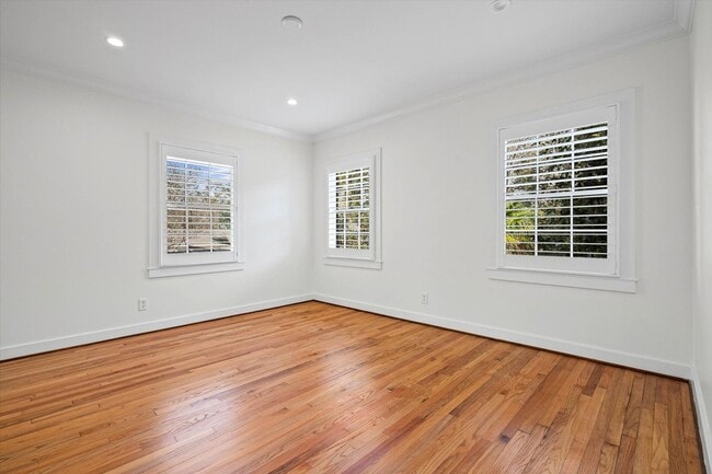 Photo - Quaint Springhill Charmer