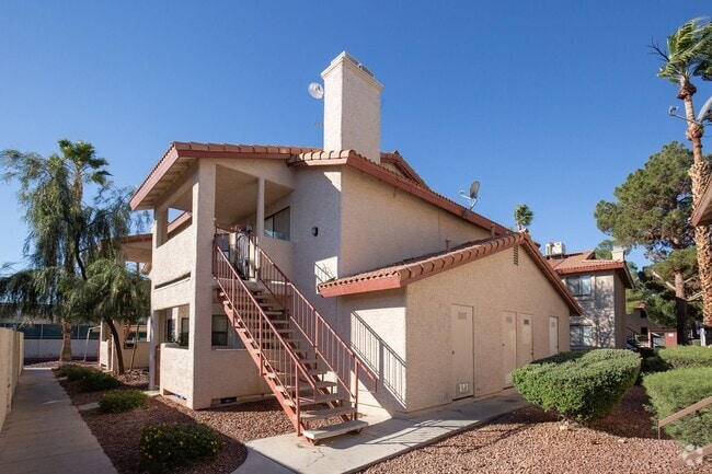 Building Photo - Completely remodeled 2nd floor unit near S... Rental