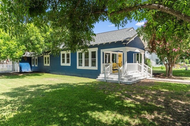 Photo - 308 Alva St