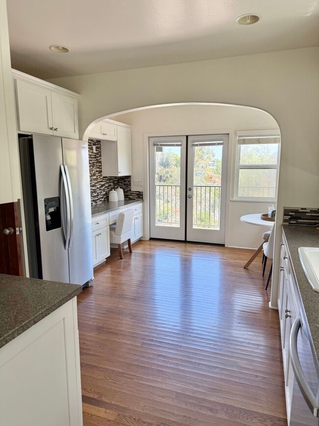 Photo - 3560 Sydney Pl Unit 3562