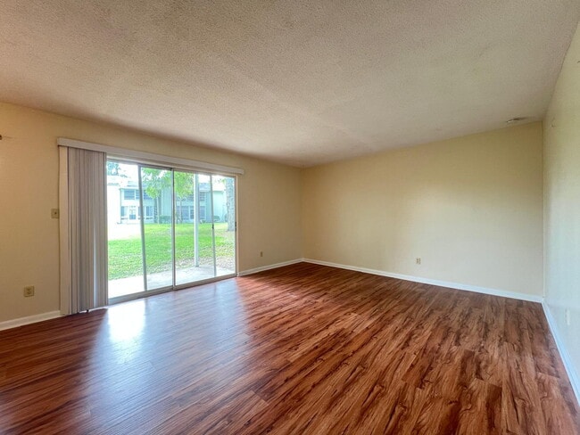 Photo - Charming 2-Bedroom Apartment Home in The Fairways – Silver Springs Shores Unidad A