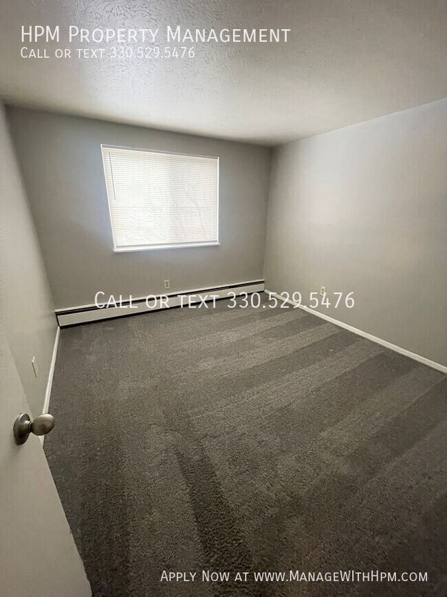 Photo - 20602 Lorain Rd Unidad B12