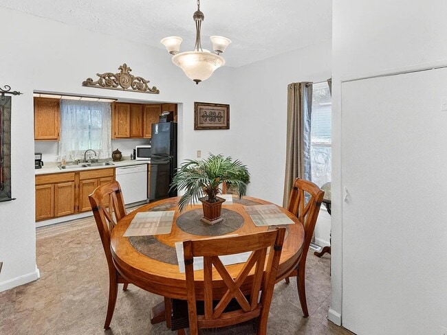 Photo - 2320 N Travis Ave
