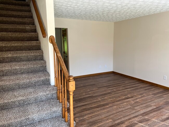 Photo - 709 Oak Trl