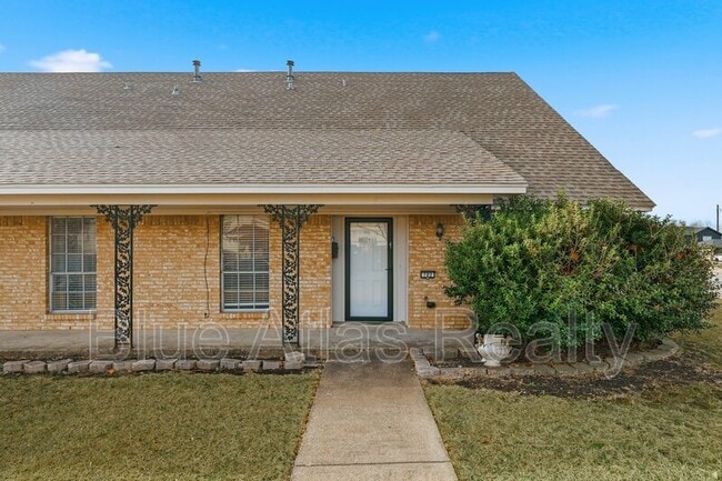 Photo - 702 Skyline Dr