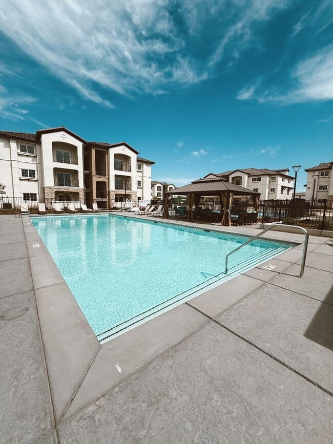 Photo - 300 Shannon Pkwy