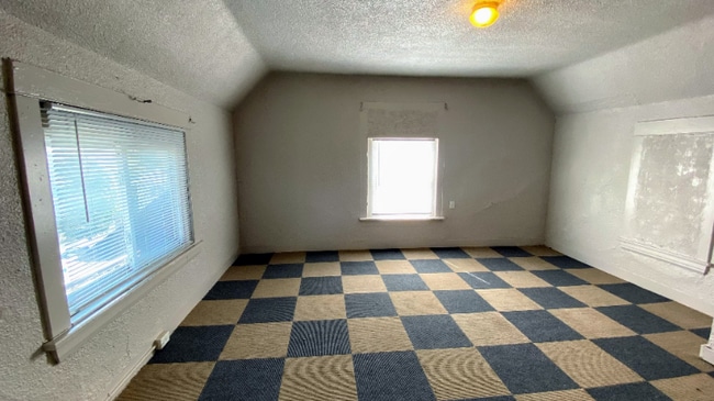 Photo - 553 Shamrock St SW Unit 2