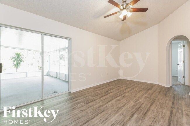 Photo - 1517 Fairlight St NW