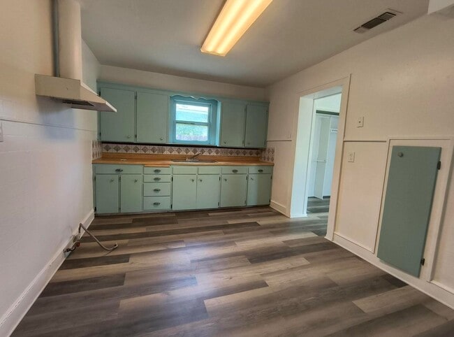 Photo - CUTE 2 bedroom, 1 bath home AVAILABLE NOW!