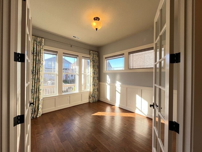 Photo - Gorgeous Craftsman House 4 Bed 2.5 Bath + Den w/ 2909 Sqft - Washer/Dyer, A/C and More!