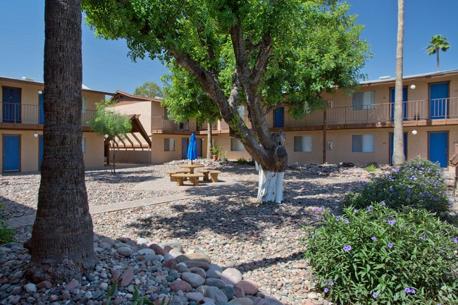 Northern Chateau Apartments Phoenix Az Northern Chateau Apartments For Rent in Phoenix, AZ | ForRent.com