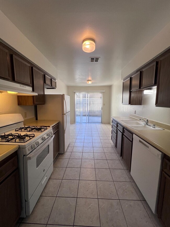 Photo - 481 Minnewawa Ave